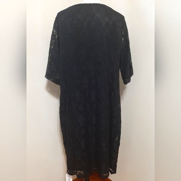 *FINAL SALE* NWT Black All- Over Lace Plus Size Midi Dress - Picture 6 of 6